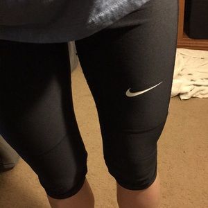 Nike Women’s Runner’s leggings size M brand new.